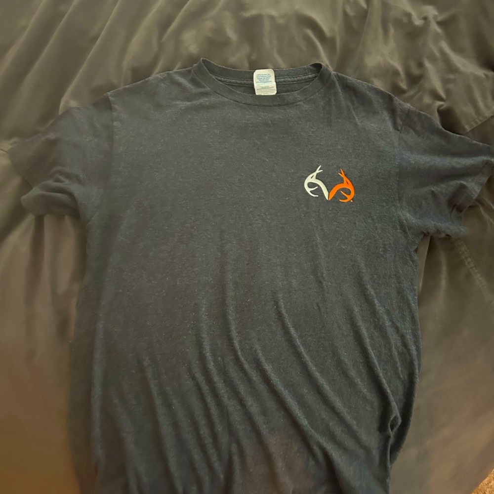 Realtree Adult medium shirt